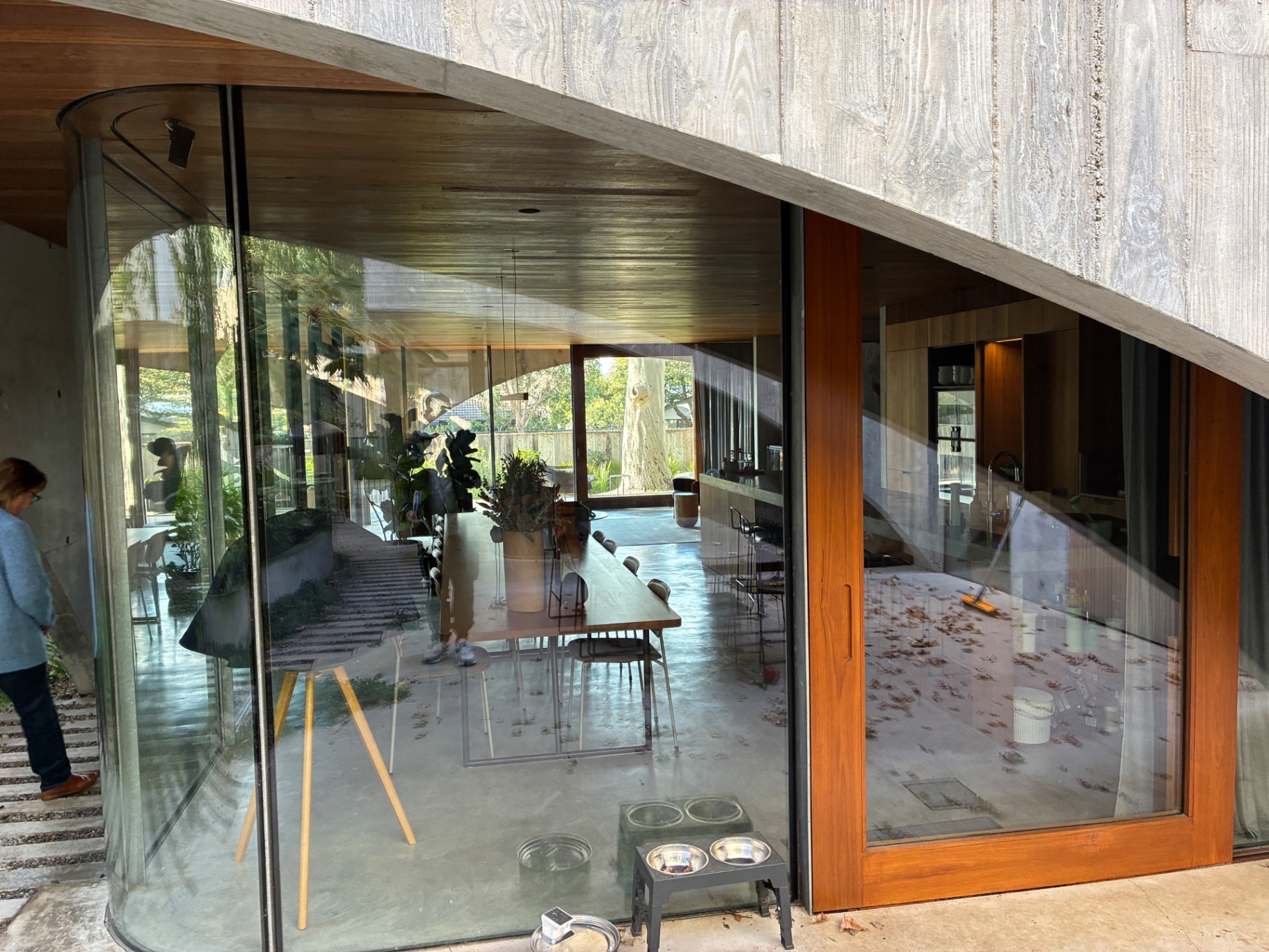 Curved glass sliders and window wall with clean glass in Hawthorn House in Hawthorn East, Victoria — Bluewater Pressure Washing